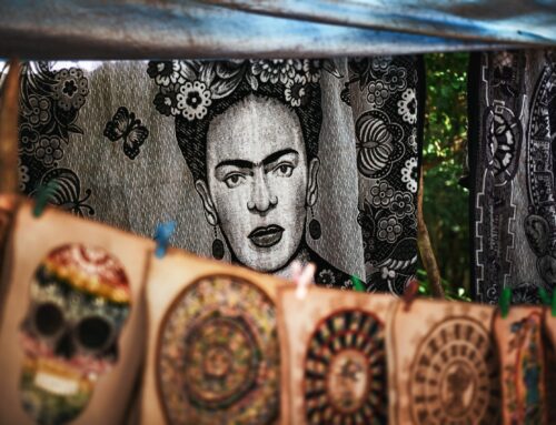 ¿Quién fue Frida Kahlo y dónde comprar su merchandising?